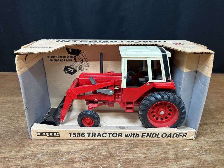 1/16 IH 1586 w/Loader NIB Ertl image