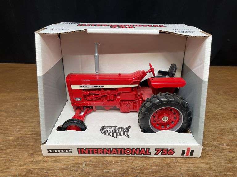 1/16 IH 756 NIB Ertl image