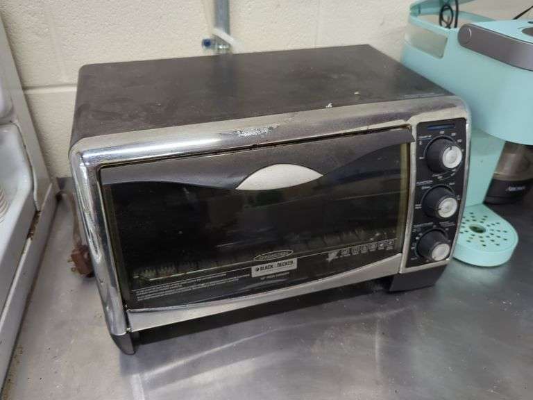 Kitchen Appliances - Keurig Coffee Makers and Convection Oven Lot