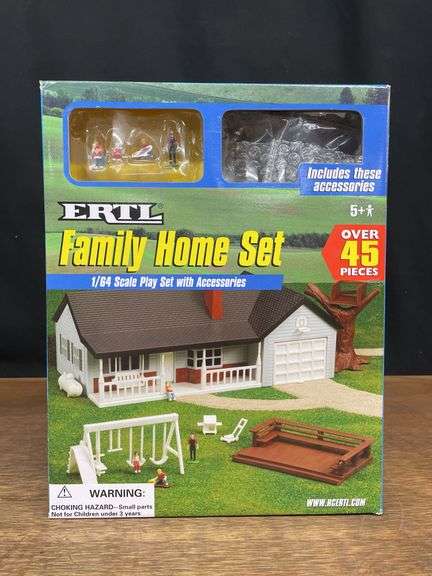 1/64 Family Home Set NIB Ertl image