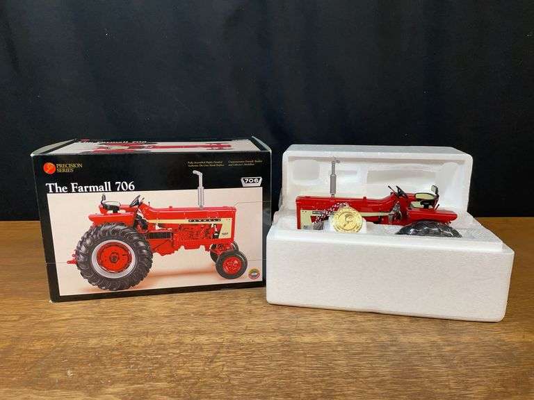 1/16 Farmall 706 Precision NIB Ertl image