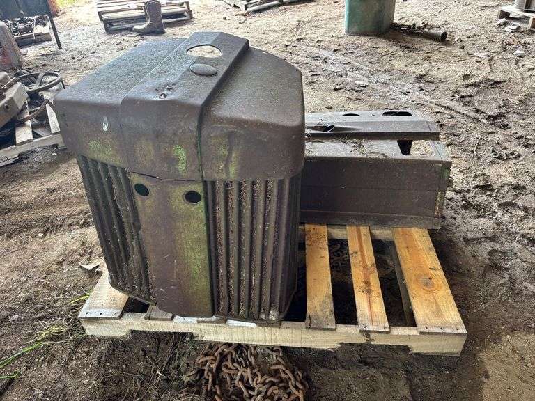 John Deere 720 Diesel Hood and Grille image