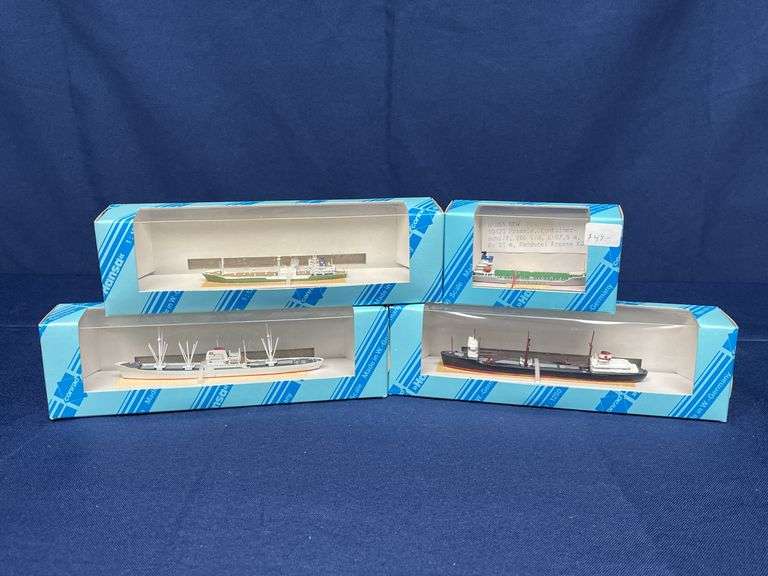 (4) 1/1250 Hansa Freighter Ship Models Conrad NIB image