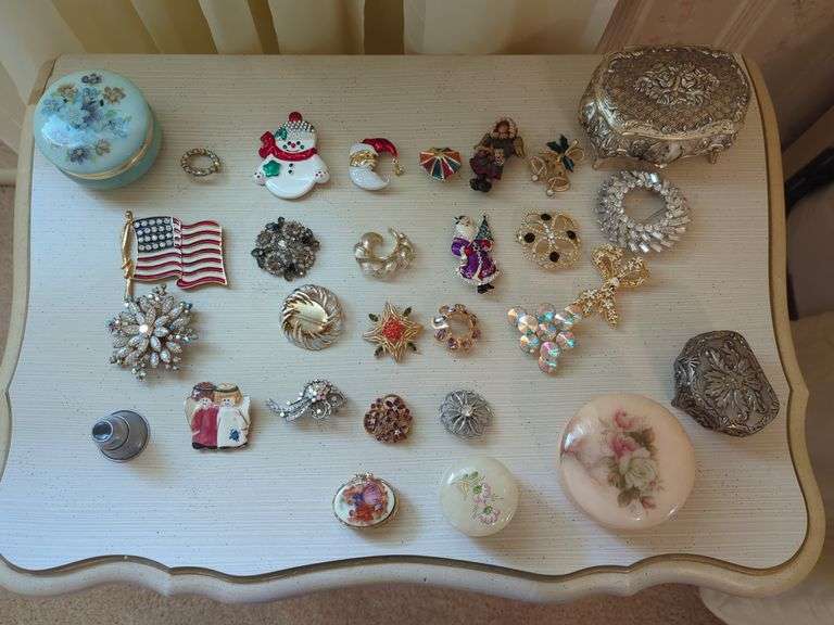 Assorted Jewelry Boxes and Broaches Lot