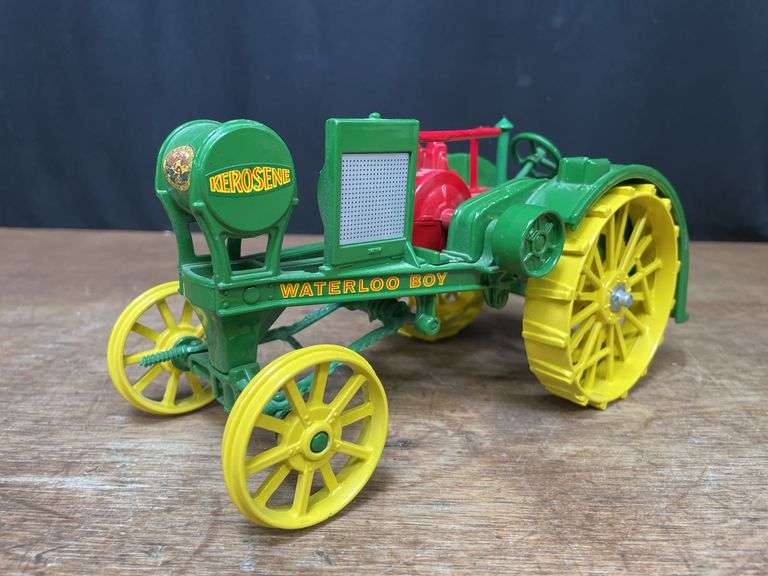 1/16 John Deere Waterloo Boy Ertl image