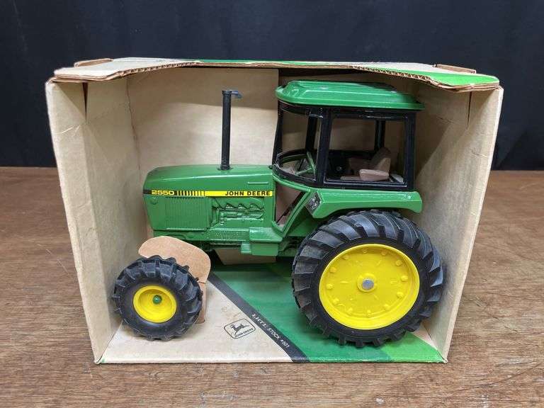 1/16 John Deere 2550 Collector NIB Ertl image