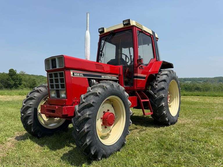 IH 956 XL MFWD image