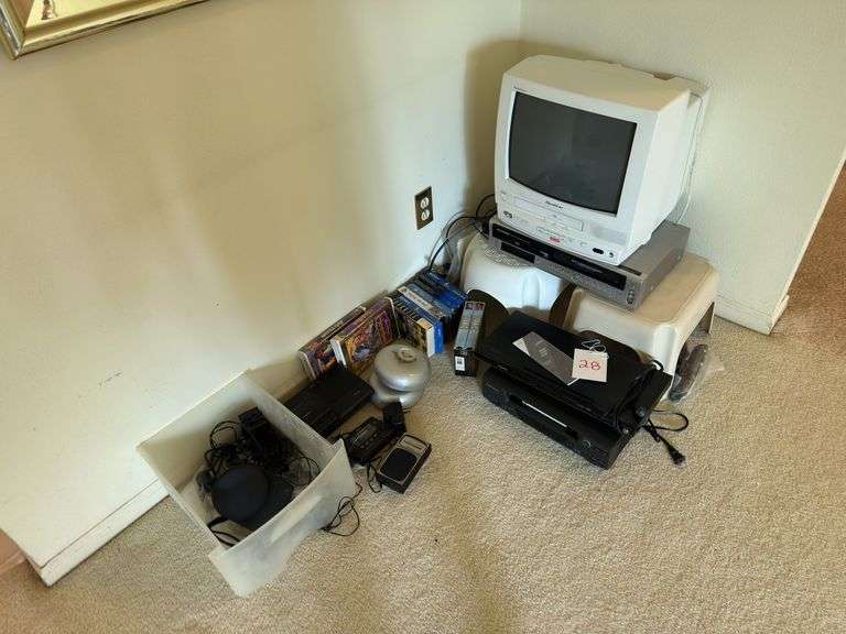 Miscellaneous Technology Lot - TV, VCR, Radio