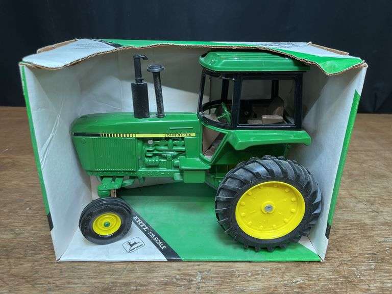 1/16 John Deere 4450 NIB Ertl image