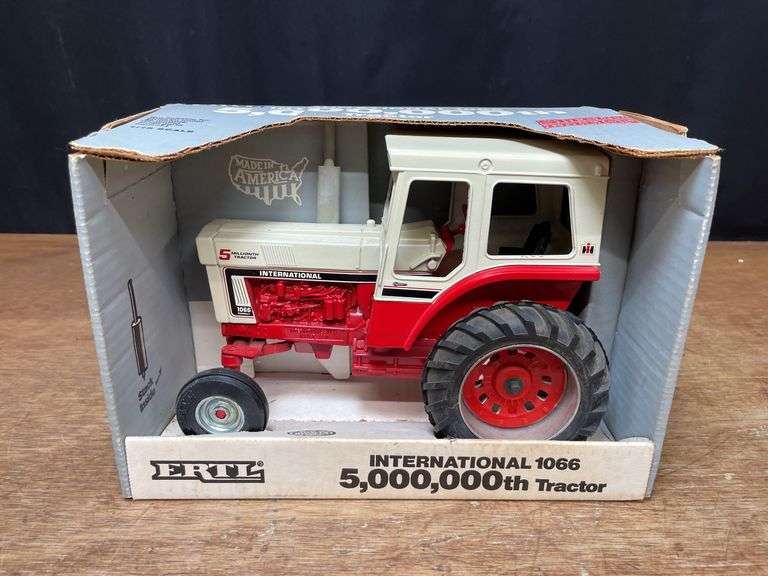 1/16 IH 1066 5 Millionth NIB Ertl image