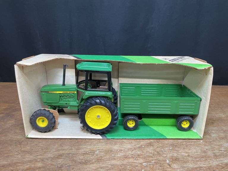 1/16 John Deere 2550 + Wagon Set NIB Ertl image