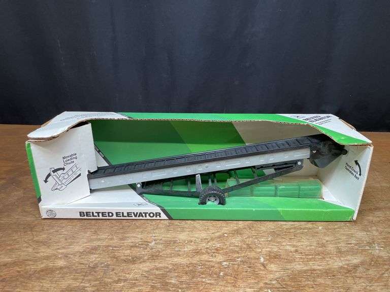 1/16 John Deere Bale Elevator NIB Ertl image