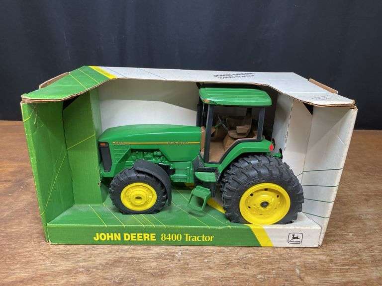 1/16 John Deere 8400 NIB Ertl image