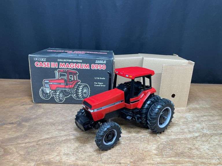 1/16 Case-IH Magnum 8950 Collector NIB Ertl image