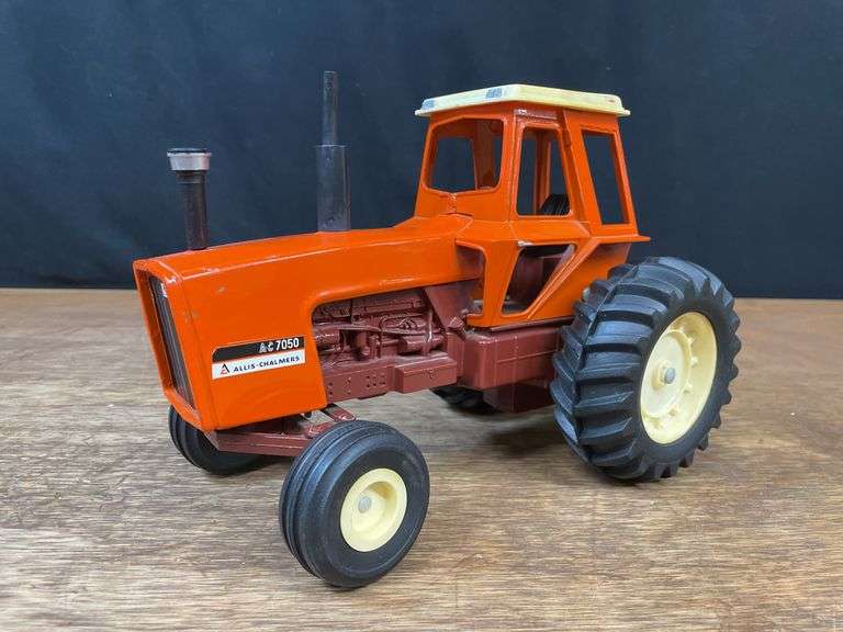 1/16 AC 7050 Ertl image