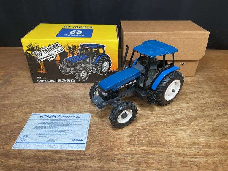 1/16 New Holland 8260 1997 NFTS NIB Ertl image