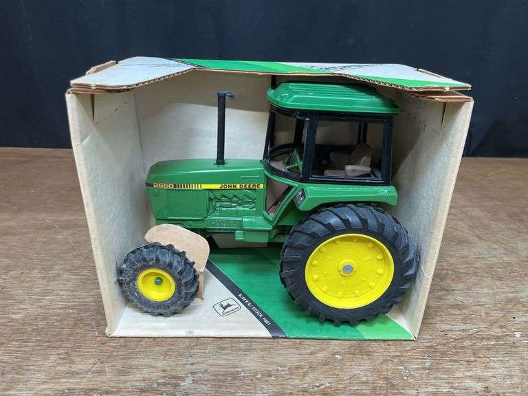 1/16 John Deere 2550 Collector NIB Ertl image