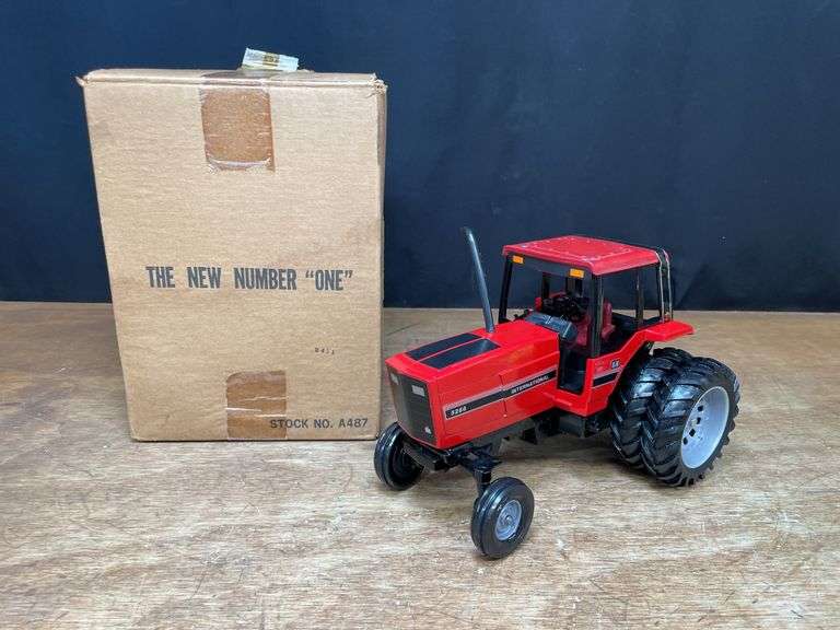 1/16 IH 5288  1981 Kansas City NIB Ertl image