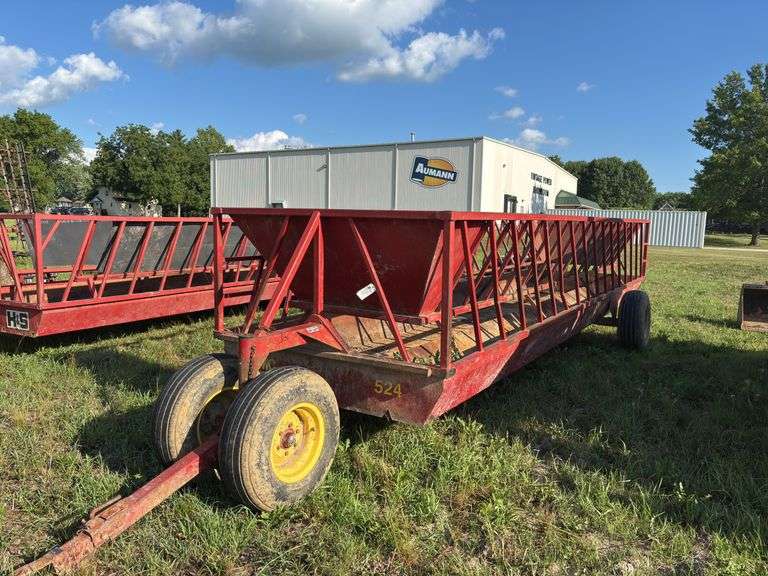 PMC 524 Bale Feeder