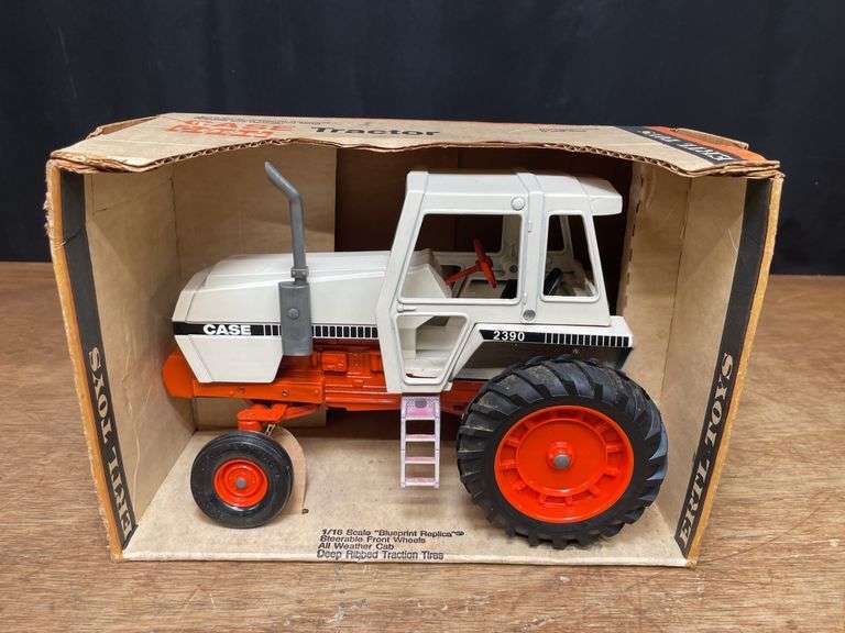 1/16 Case 2390 NIB Ertl image