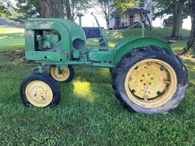 John Deere Model LA