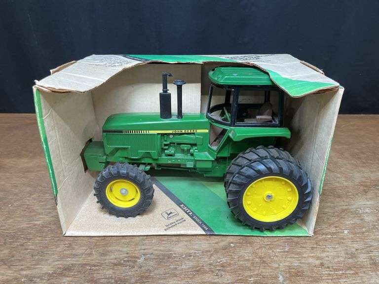 1/16 John Deere 4850 NIB Ertl image