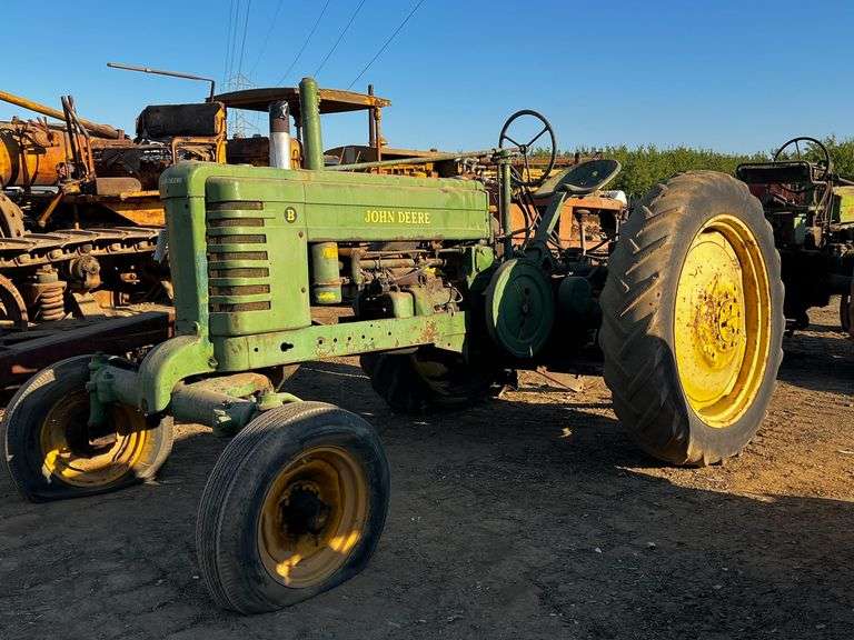 John Deere B image