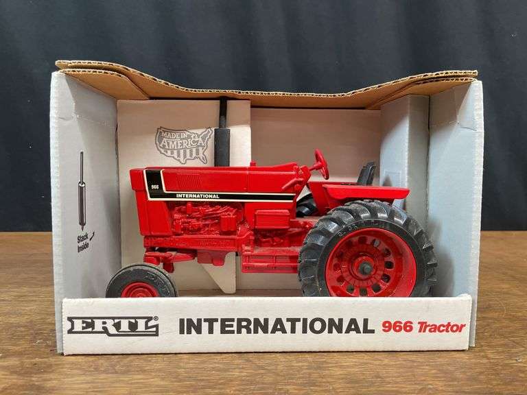 1/16 IH 966 NIB Ertl image