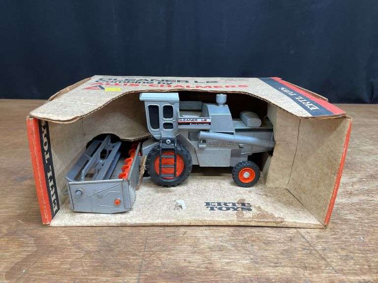 1/32 AC Gleaner L2 Combine NIB Ertl image