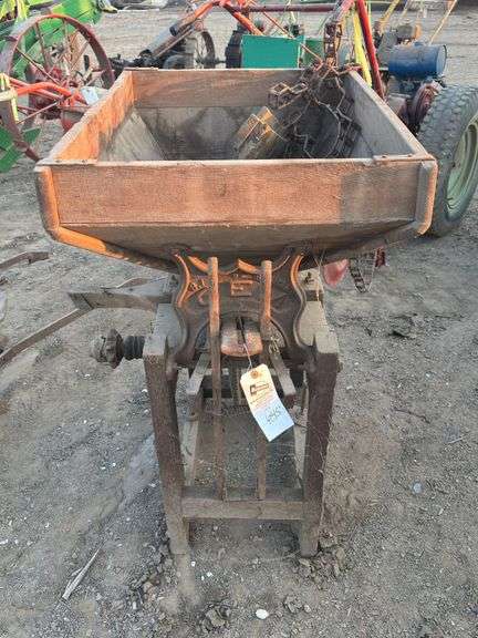 GEM Chain Driven Seed Spreader image
