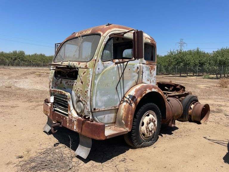 White 3000 Truck image