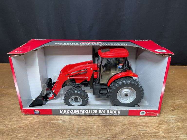 1/16 Case-IH Maxxum MXU125 w/Loader 2004 Pork Expo NIB Ertl image