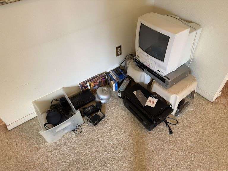 Miscellaneous Technology Lot - TV, VCR, Radio