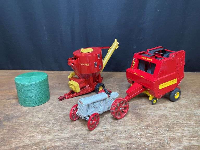 (3) Fordson + New Holland image