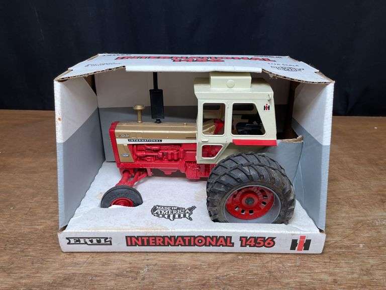 1/16 IH 1456 Gold Demonstrator NIB Ertl image