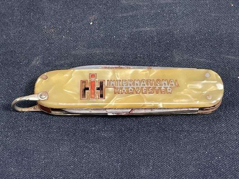 IH Pocket Knife