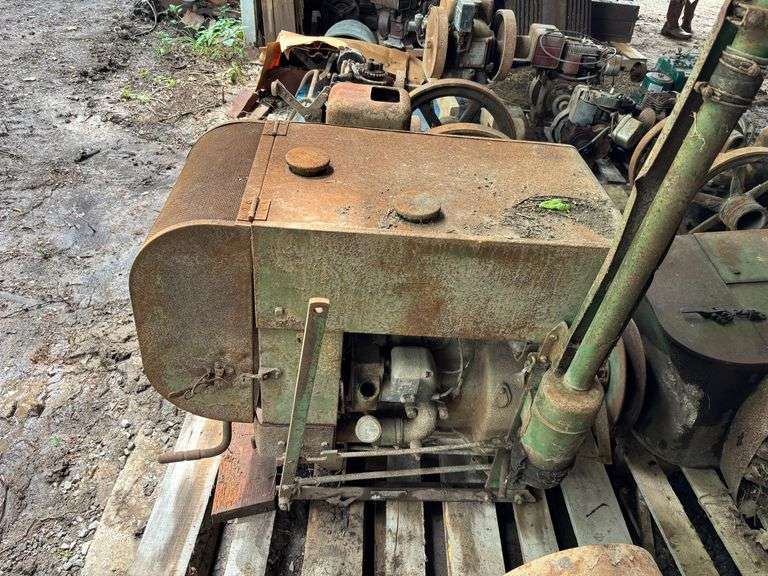 John Deere LUC Engine image
