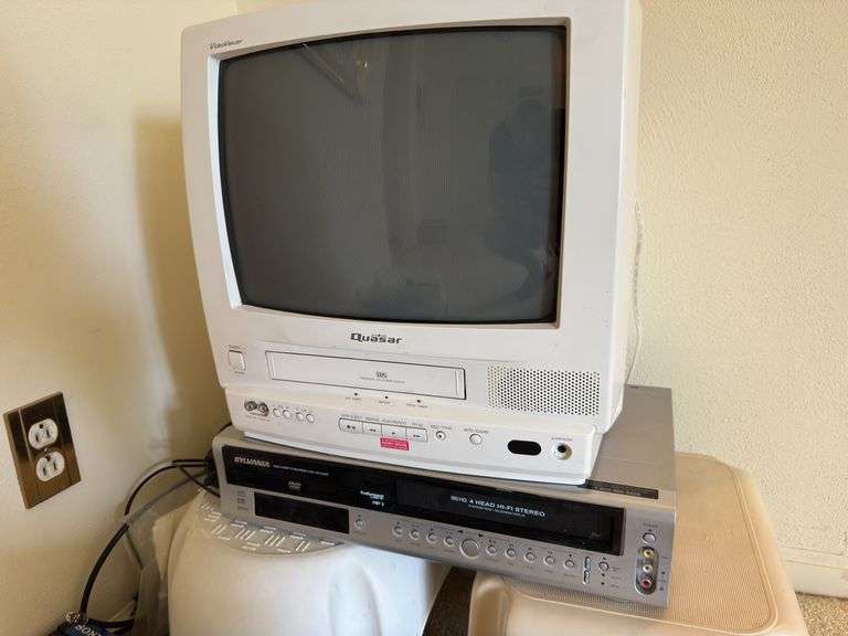 Miscellaneous Technology Lot - TV, VCR, Radio