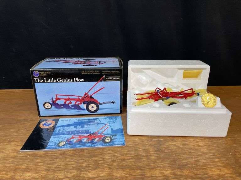 1/16 McCormick-Deering Little Genius Plow Precision NIB Ertl image