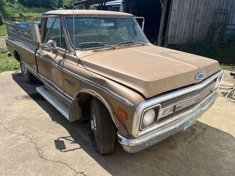 1969 Chevy C20 Custom Camper image
