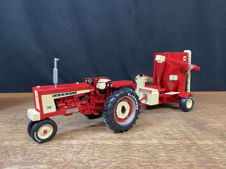 1/16 Farmall 504 + IH 1150 Mixer Mill Firestone SC image
