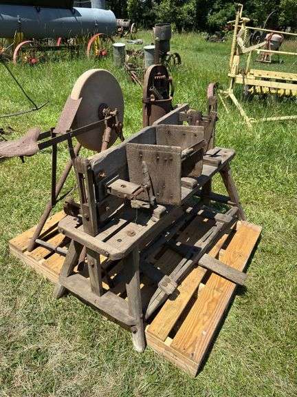 Stone Grinder and Press Pallet