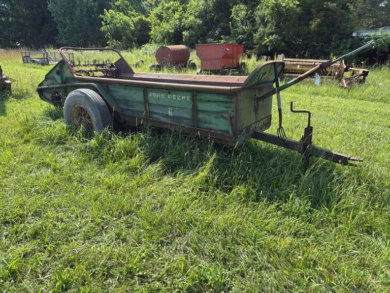 John Deere Model R Manure Spreader image
