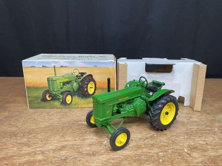 1/16 John Deere 60 2001 2 Cylinder NIB Ertl image