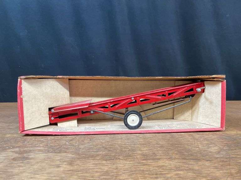 1/16 IH Tru-Scale Bale Elevator NIB Ertl image