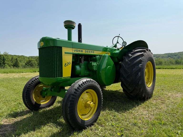 John Deere 820 SN: 8232162 3500 original hours image