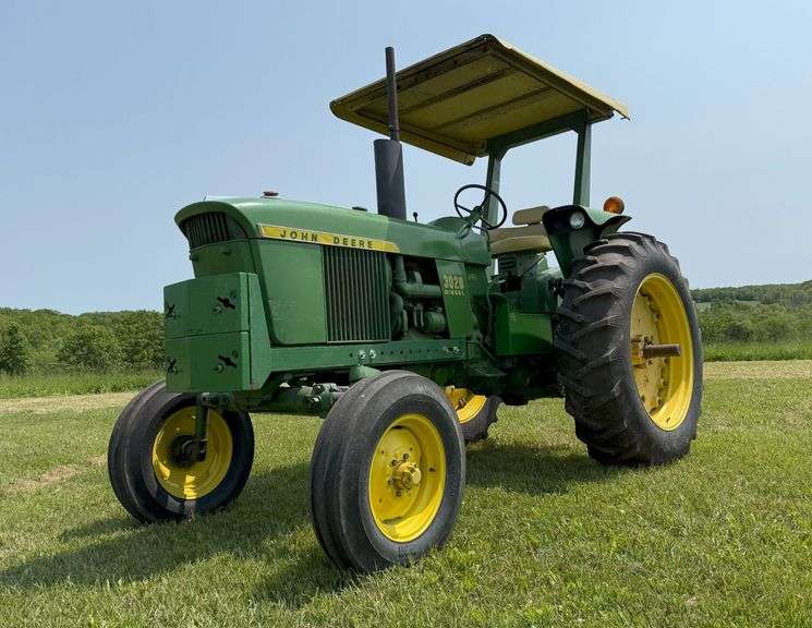 Late 1972 John Deere 3020 SN:157112 image
