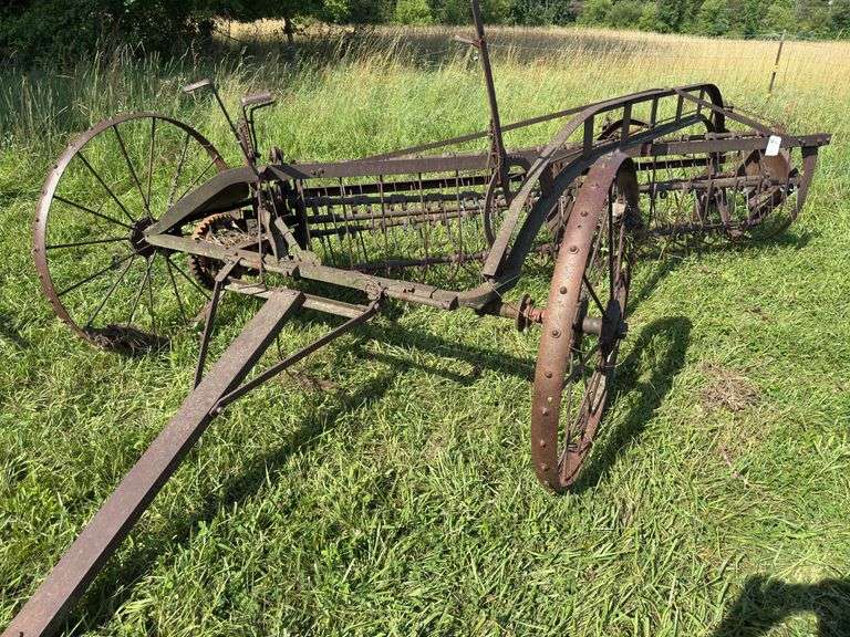 Side Delivery Hay Rake image
