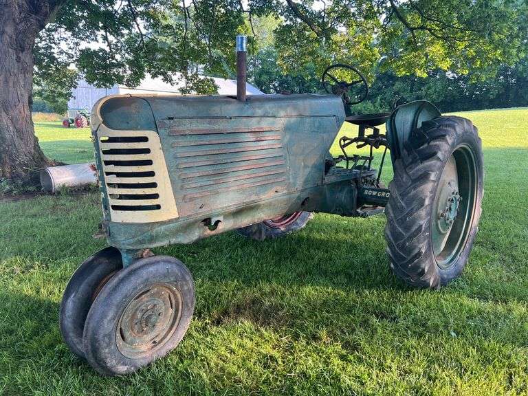 Oliver 77 Row Crop Gas image