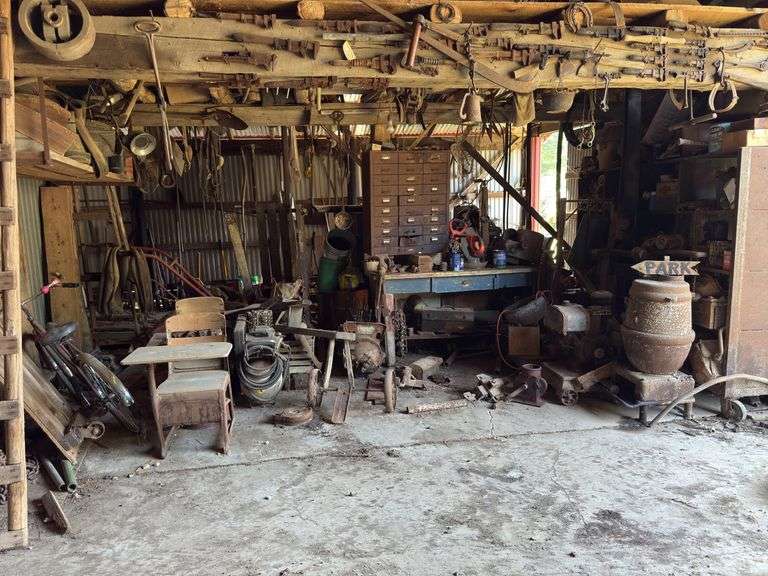 Contents Upper and Lower East Loft - Machine Shed image